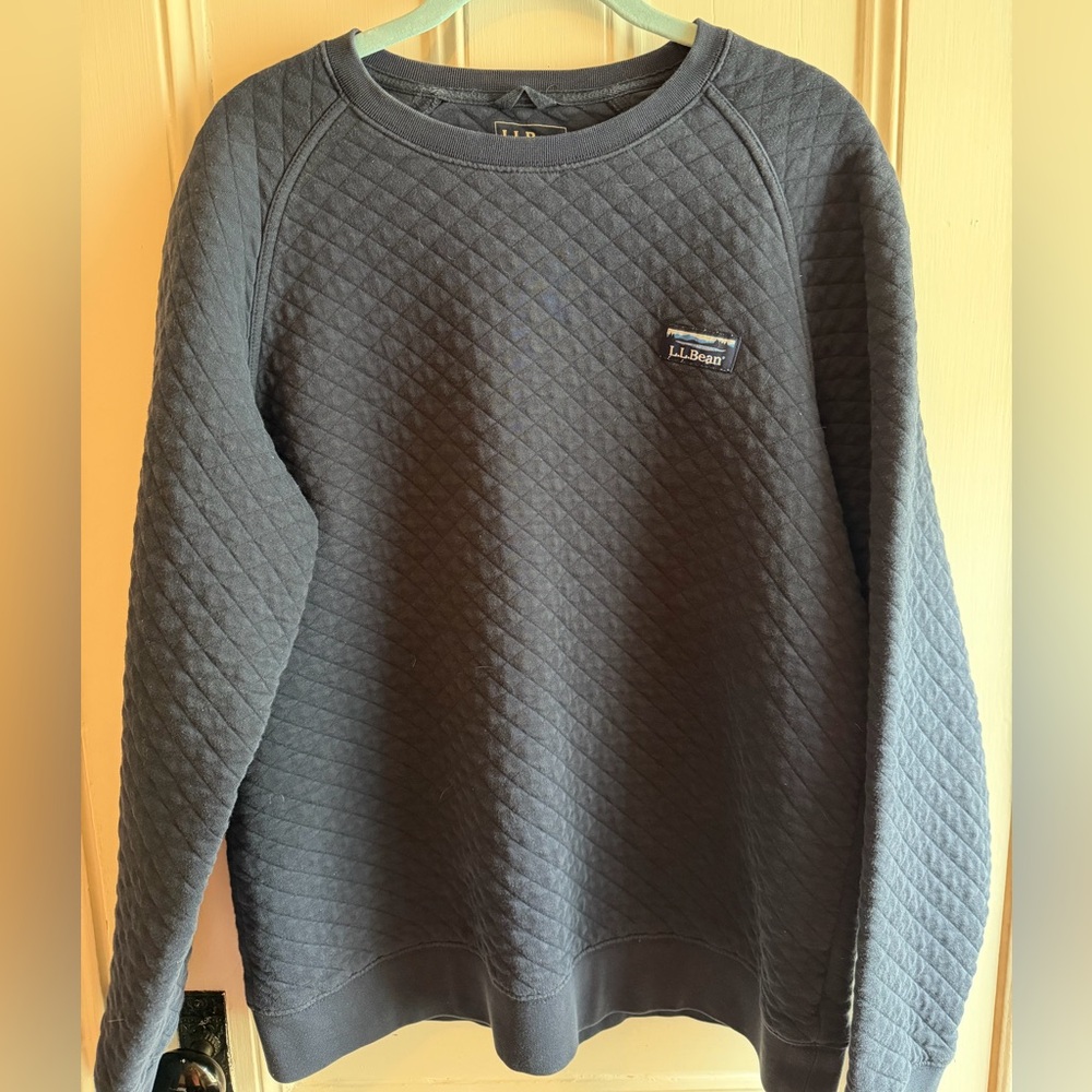 Women’s LL Bean quilted navy sweatshirt size Medium